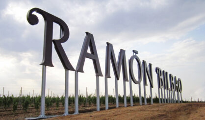 letras-copóreas-ramón-bilbao-bodega-ALESgrupo